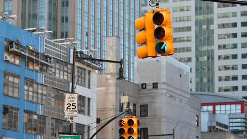 Like a traffic light, your swing should have a simple signal and cause and automatic response.