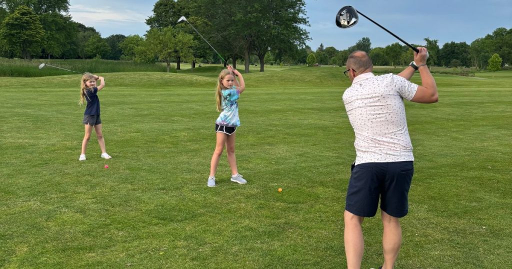 Mike Quinlan providing simple golf swing instruction to junior golfers